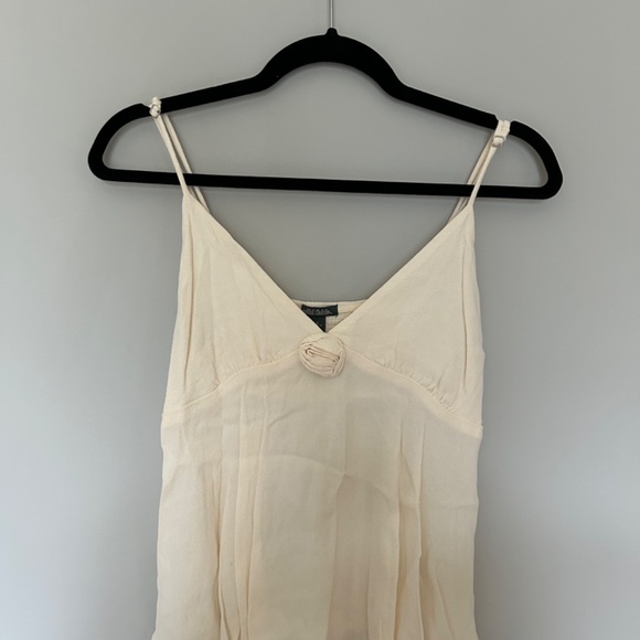 Cream Cami Top with Flower - Picture 3 of 4